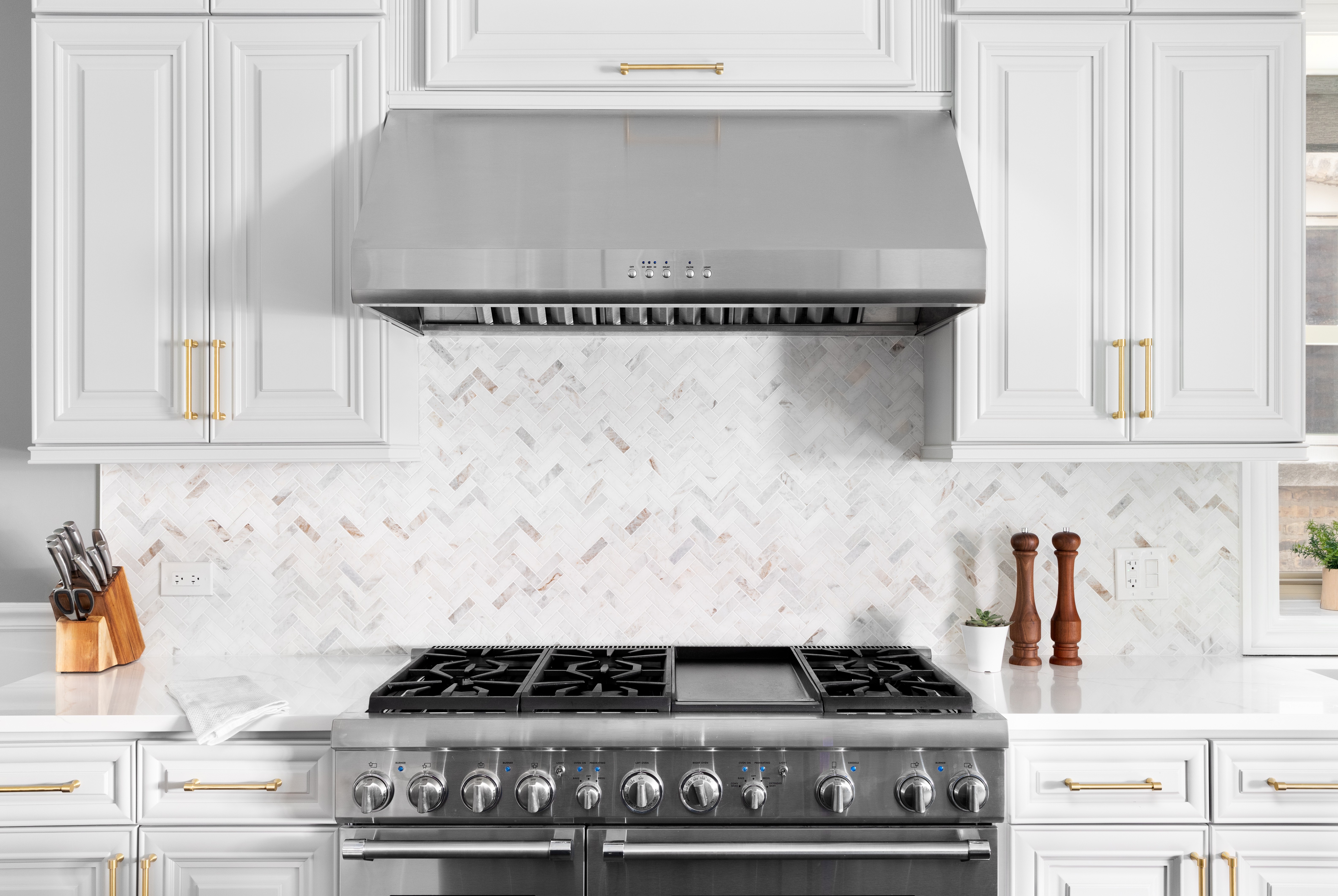 Kitchen range hood ventilation